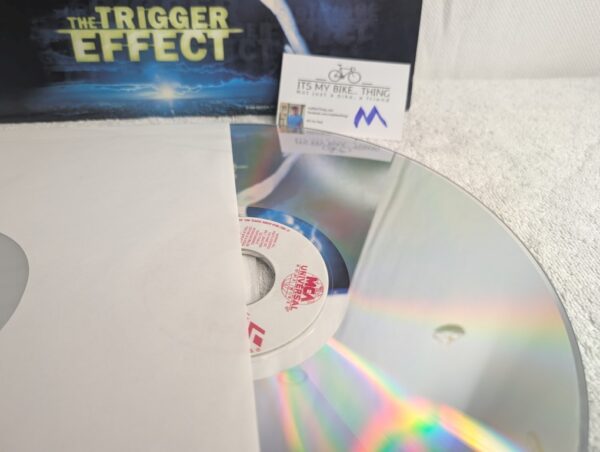 THE TRIGGER EFFECT (1996) Kyle MacLachlan LaserDisc - THX Widescreen Edition - M/VG+ - Image 6