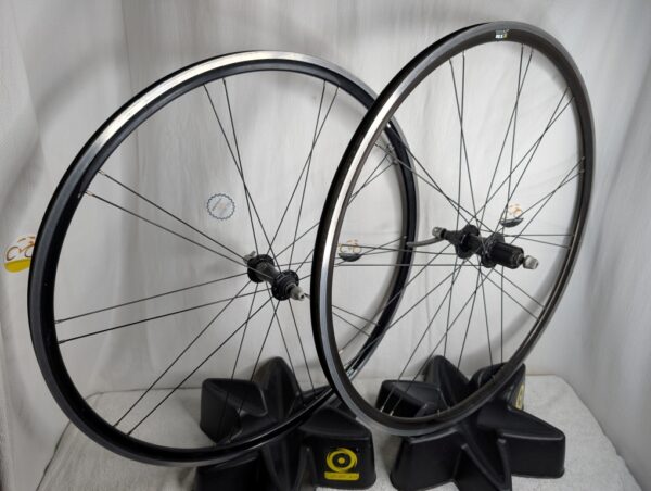 Bontrager Road Wheelset | Shimano 8-10 | 700c | 20/24 Spoke | Black, VG+