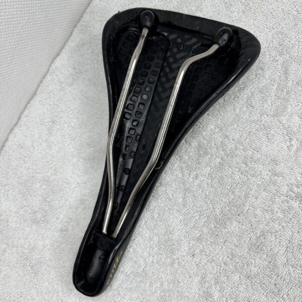 Selle Italia Flite Titanium Saddle | Carbon Fiber | Black Leather | Excellent - Image 3