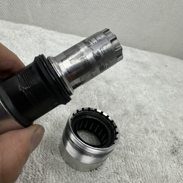 Shimano Dura-Ace BB-7700 Bottom Bracket | English 1.37x24 | Octalink V1 109.5mm - Image 3