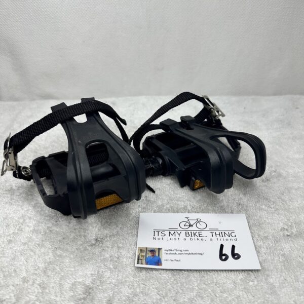 Clipped Pedals with Toe Straps | 9/16" Thread | Black | Mint - Image 2