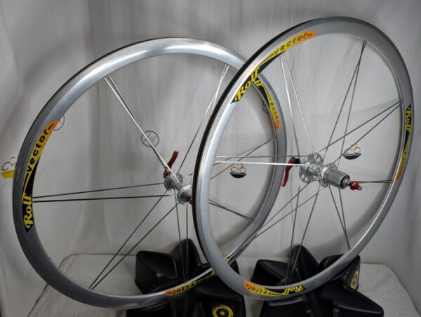 Rolf Vector Pro 700c Wheelset | Shimano Hub | Sealed Bearings | 14/16 Aero Bladed Spokes |
