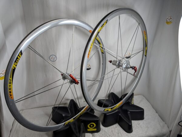 Rolf Vector Pro 700c Wheelset | Shimano Hub | Sealed Bearings | 14/16 Aero Bladed Spokes | - Image 9